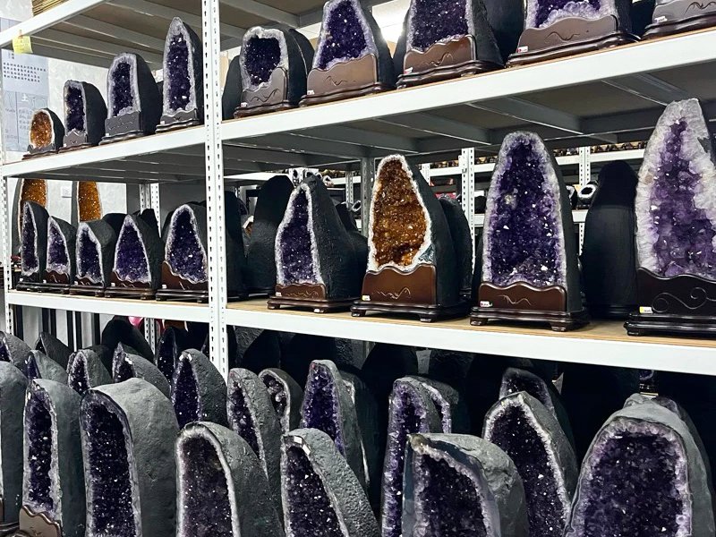 【2025最新】紫水晶洞風水佈局全攻略：家中招財新風向！